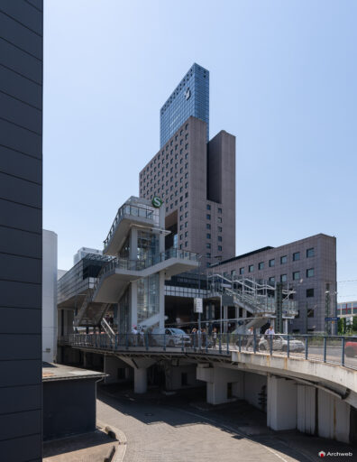 Il Masse Torhaus, grattacielo nel quartiere fieristico Francoforte, progettato da Oswald Mathias Ungers - Fotografie © Archweb.com