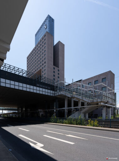 Il Masse Torhaus, grattacielo nel quartiere fieristico Francoforte, progettato da Oswald Mathias Ungers - Fotografie © Archweb.com