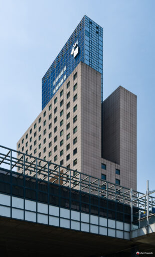 Il Masse Torhaus, grattacielo nel quartiere fieristico Francoforte, progettato da Oswald Mathias Ungers - Fotografie © Archweb.com