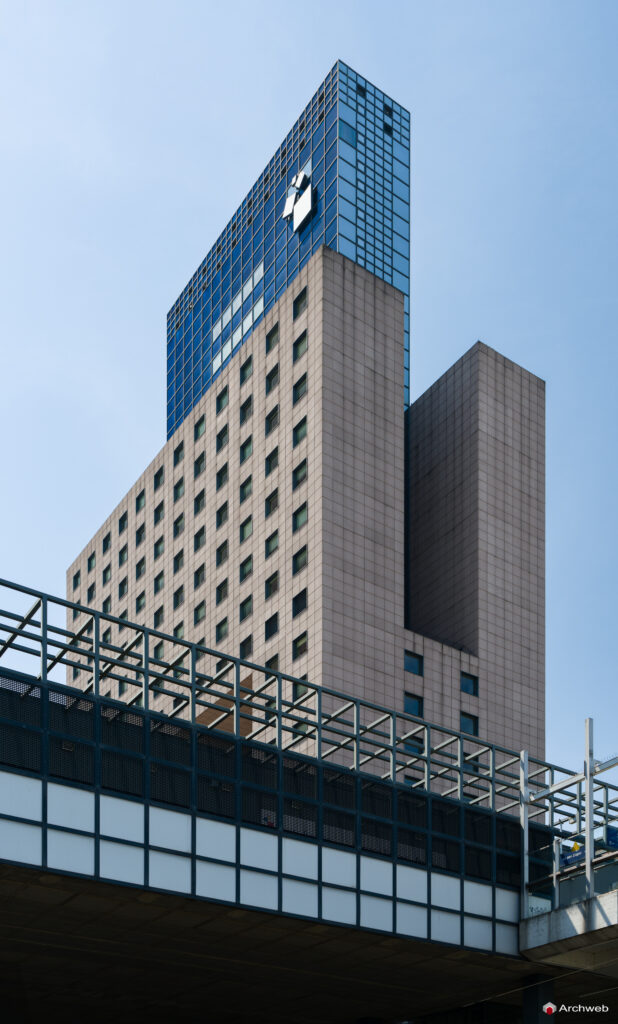 Il Masse Torhaus, grattacielo nel quartiere fieristico Francoforte, progettato da Oswald Mathias Ungers - Fotografie © Archweb.com