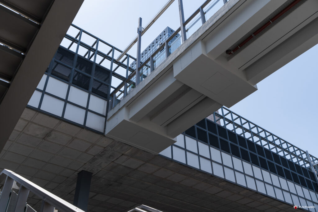 Il Masse Torhaus, grattacielo nel quartiere fieristico Francoforte, progettato da Oswald Mathias Ungers - Fotografie © Archweb.com