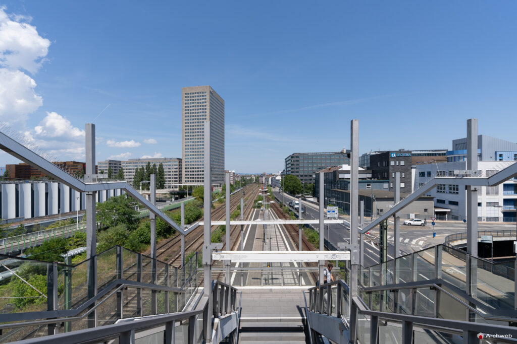 Il Masse Torhaus, grattacielo nel quartiere fieristico Francoforte, progettato da Oswald Mathias Ungers - Fotografie © Archweb.com