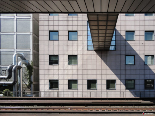 Il Masse Torhaus, grattacielo nel quartiere fieristico Francoforte, progettato da Oswald Mathias Ungers - Fotografie © Archweb.com