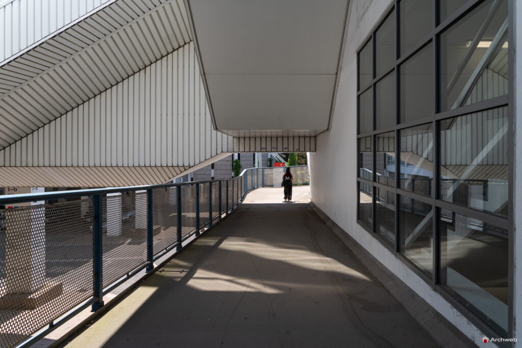 Il Masse Torhaus, grattacielo nel quartiere fieristico Francoforte, progettato da Oswald Mathias Ungers - Fotografie © Archweb.com
