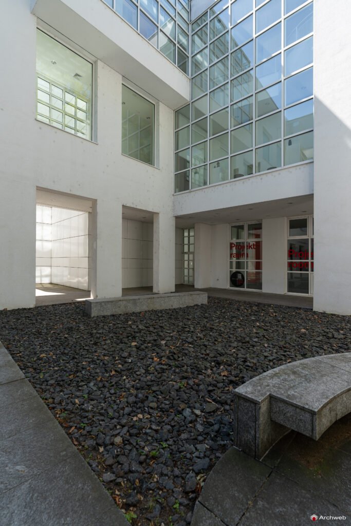 Museum Angewandte Kunst (MAK) di Francoforte progettato da Richard Meier - Fotografie © Archweb.com