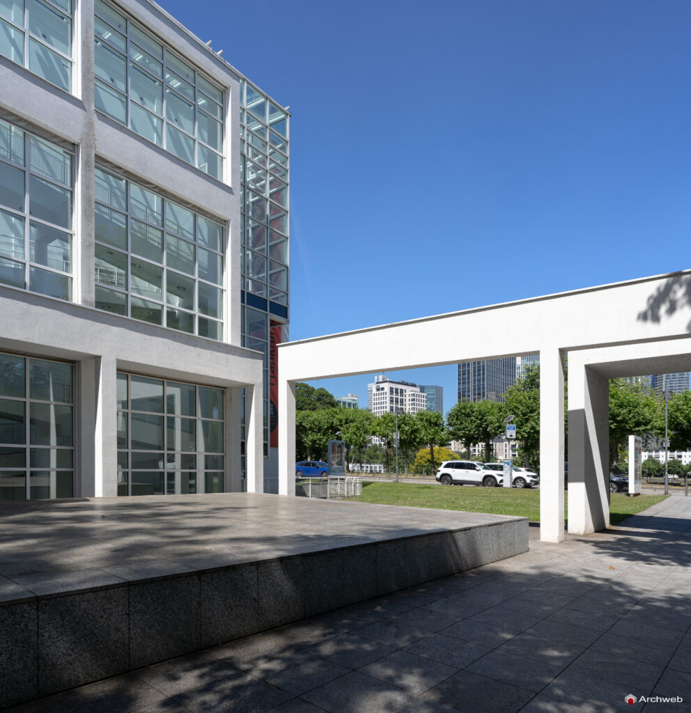 Museum Angewandte Kunst (MAK) di Francoforte progettato da Richard Meier - Fotografie © Archweb.com