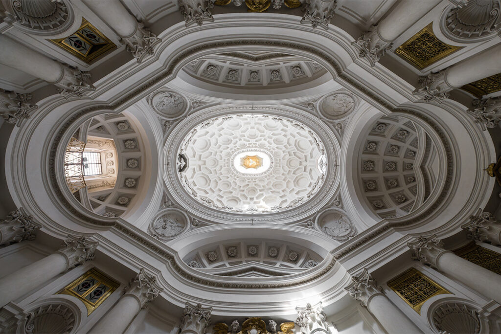 L'interno della cupola di San Carlo alle quattro fontane