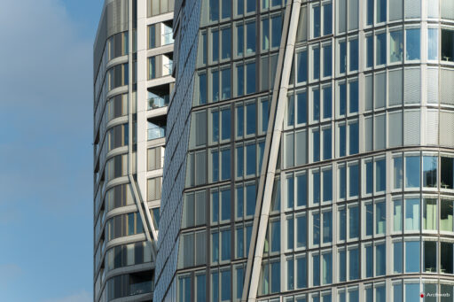 Dettaglio di due delle torri del "Four Frankfurt" a Francoforte - Fotografie © Archweb.com