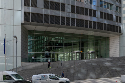 Ingresso della Commerzbank Tower sulla Große Gallustraße di Francoforte - Fotografie © Archweb.com