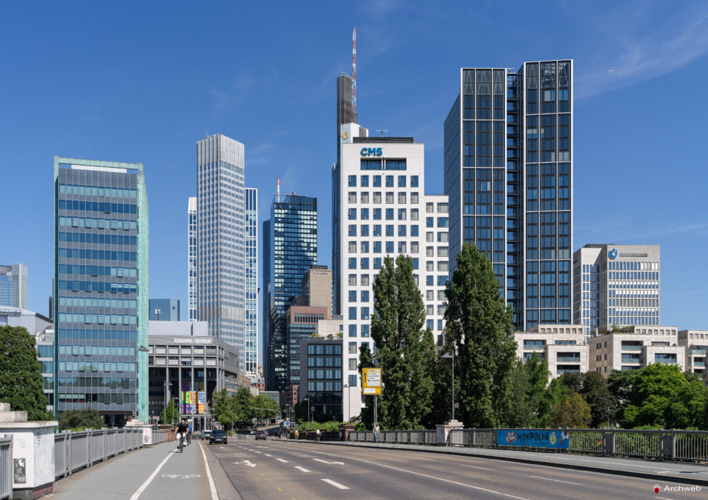 Il centro finanziario di Francoforte visto dal ponte Untermain - Fotografie © Archweb.com