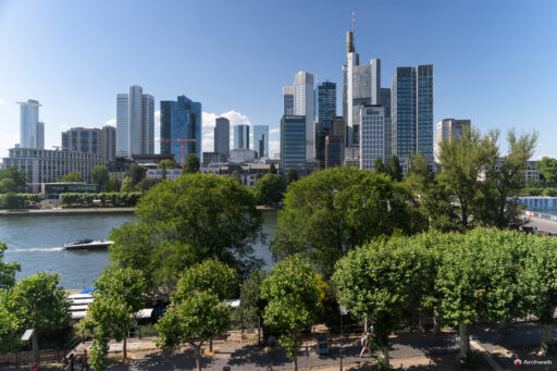 Il centro finanziario di Francoforte visto dalla sponda sud del fiume Meno - Fotografie © Archweb.com