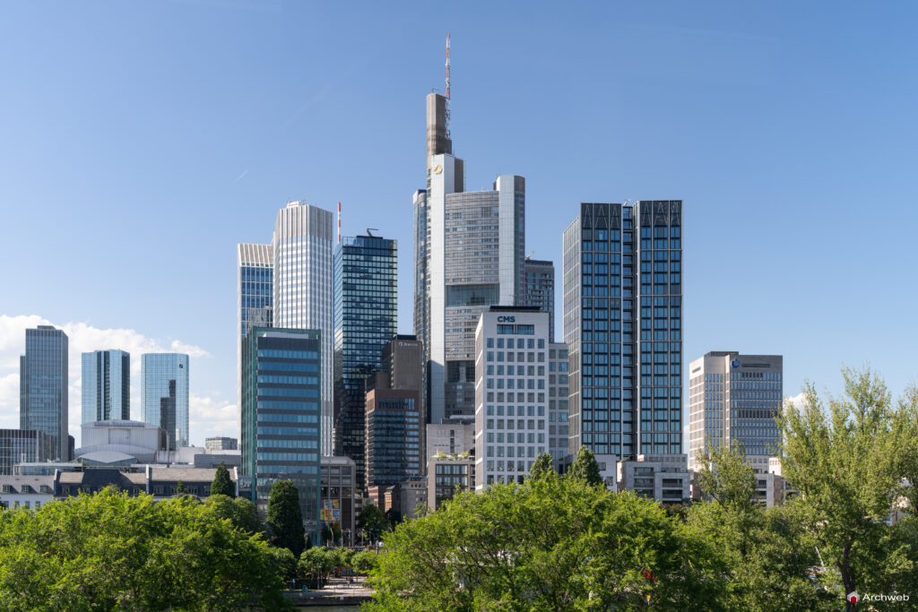 Il centro finanziario di Francoforte visto dalla sponda sud del fiume Meno - Fotografie © Archweb.com