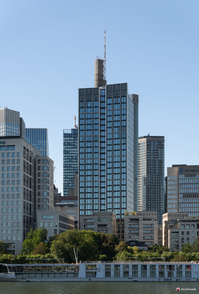 Il centro finanziario di Francoforte visto dalla sponda sud del fiume Meno - Fotografie © Archweb.com