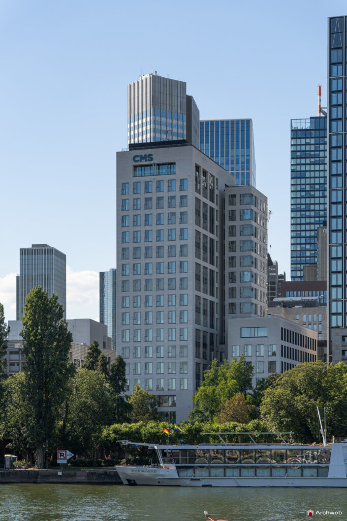 Il centro finanziario di Francoforte visto dalla sponda sud del fiume Meno - Fotografie © Archweb.com