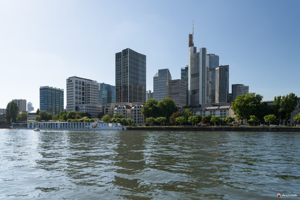 Il centro finanziario di Francoforte visto dalla sponda sud del fiume Meno - Fotografie © Archweb.com