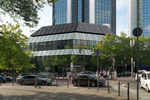 La base delle Deutsche Bank Twin Towers a Francoforte - Fotografie © Archweb.com
