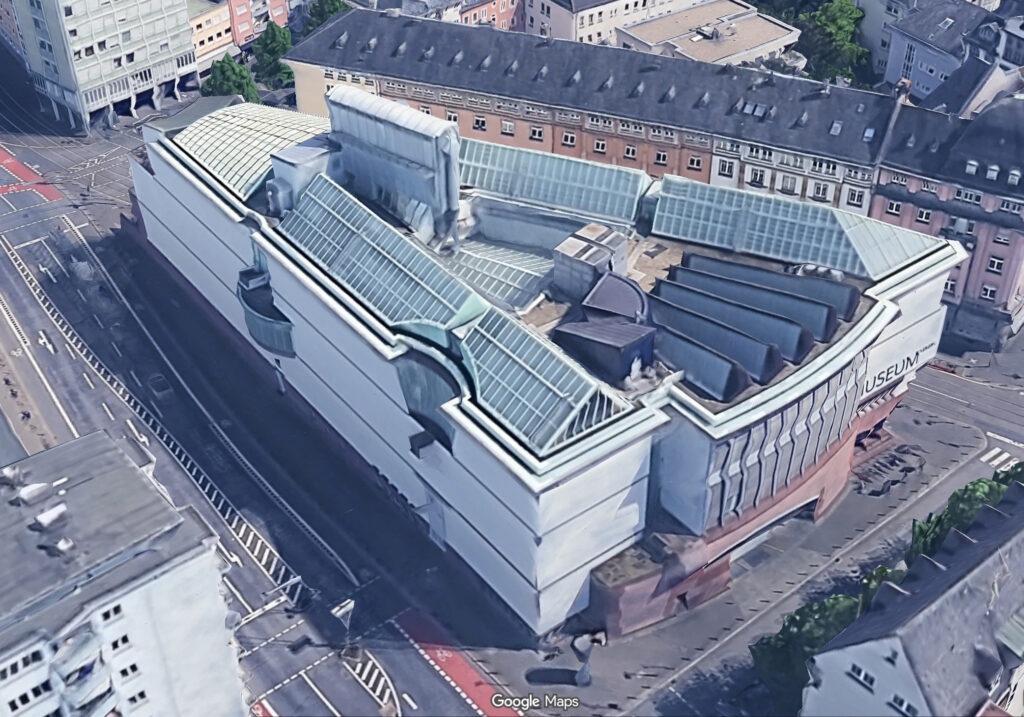 MMK – Museum für Moderne Kunst di Francoforte sul Meno, progettato da Hans Hollein